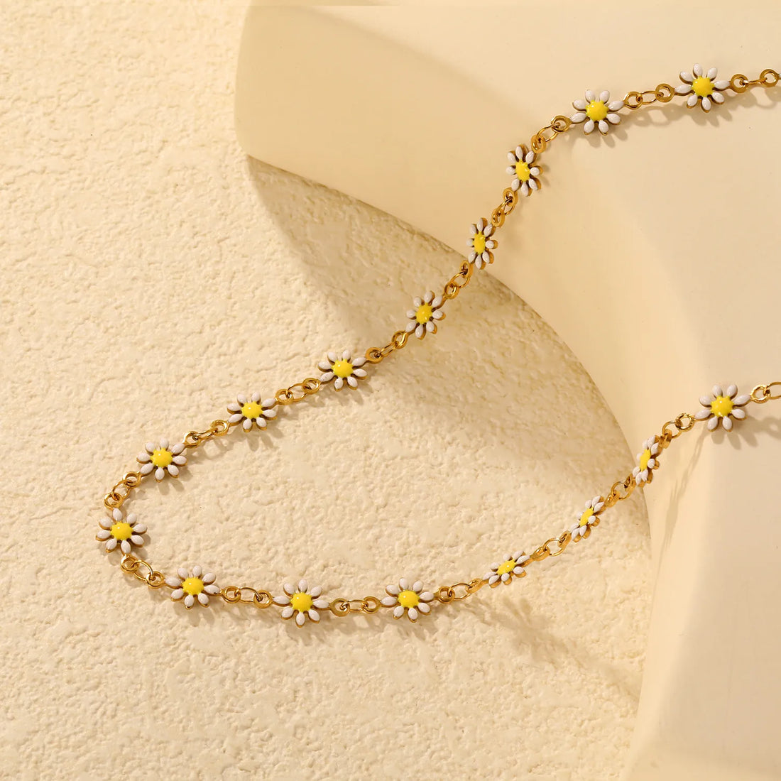 Golden kiss necklace