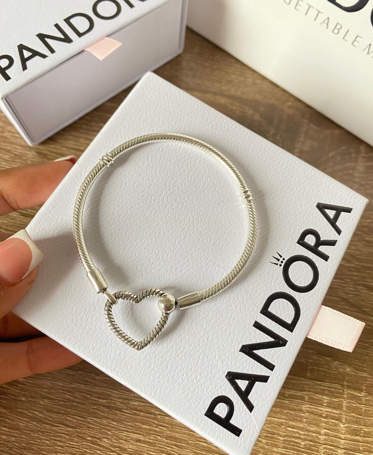 Pandora Moments Heart Closure bracelet