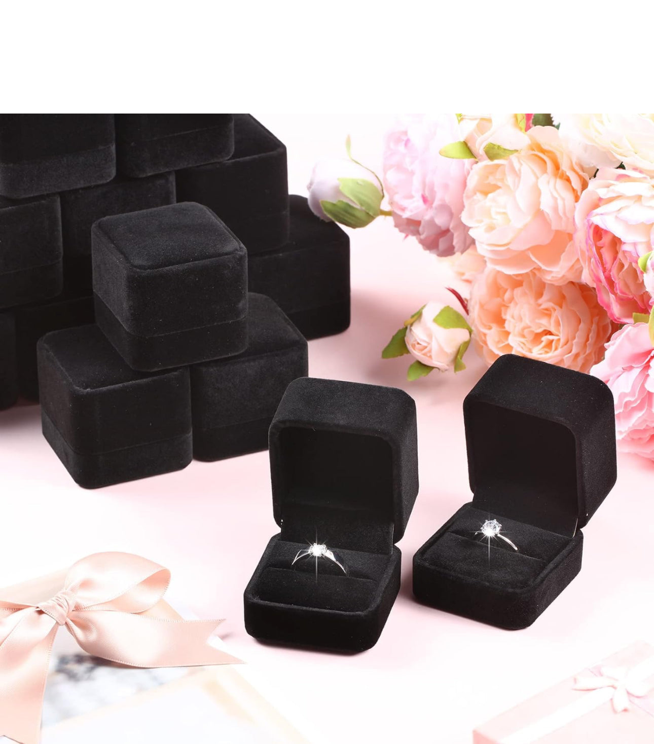 Black velvet boxes for earrings and rings