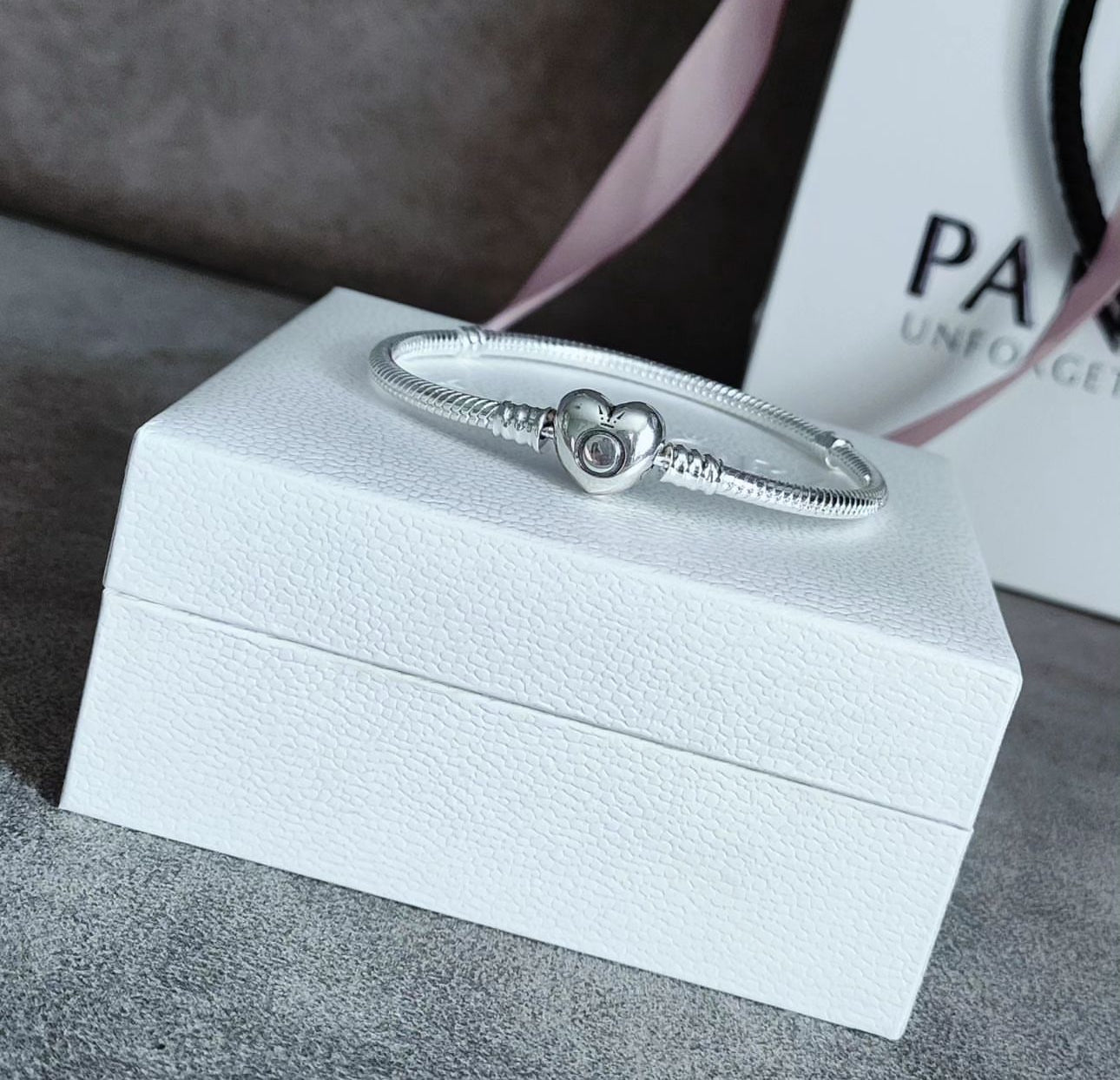 Pandora Moments heart clasp bracelet