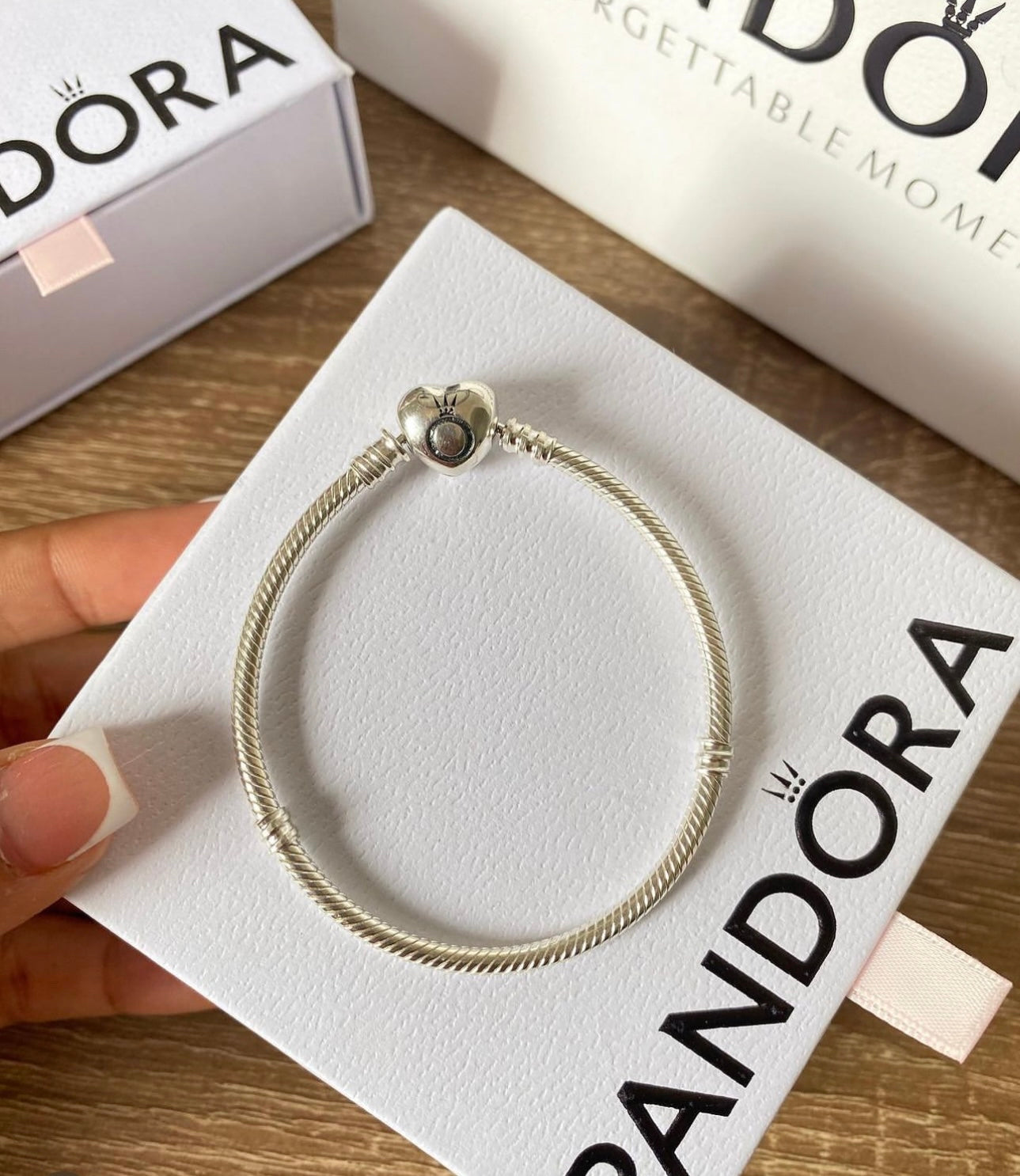 Pandora Moments heart clasp bracelet