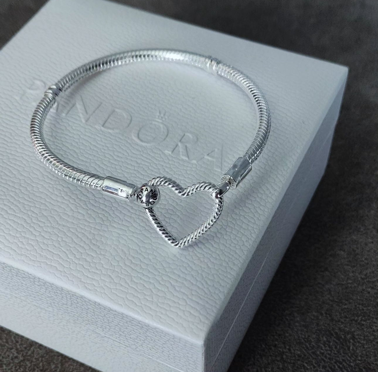 Pandora Moments Heart Closure bracelet